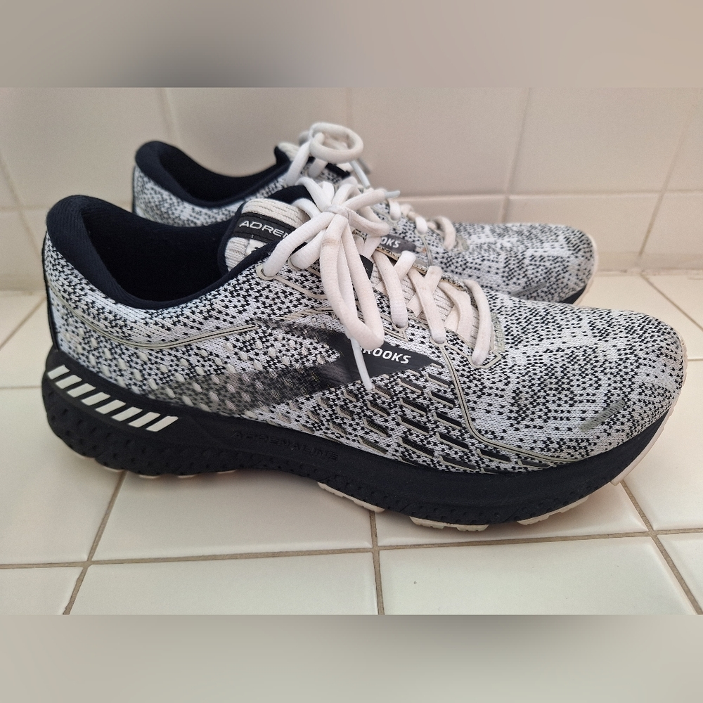 Women's Brooks Adrenaline 21 Running Shoes Size 9